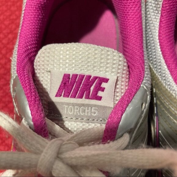 NIKE Sz 9  Torch 5 Air Max Sneakers Sz 9 - Picture 3 of 9